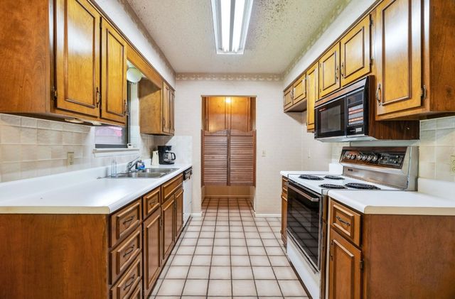 345 33rd Street NE, Paris, TX 75460