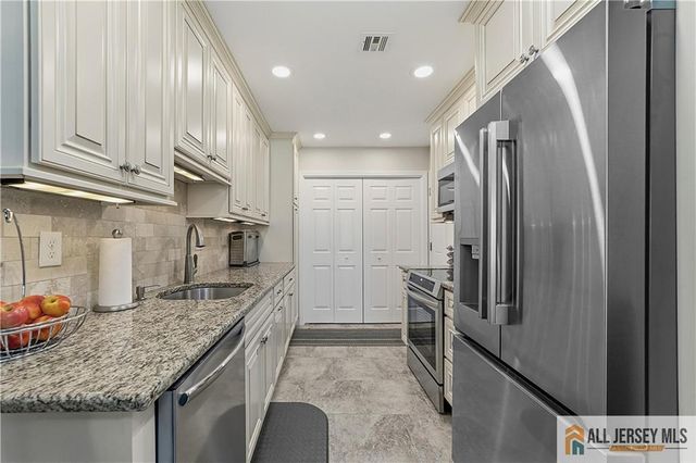 297 Yardley Drive 297A, Monroe, NJ 08831