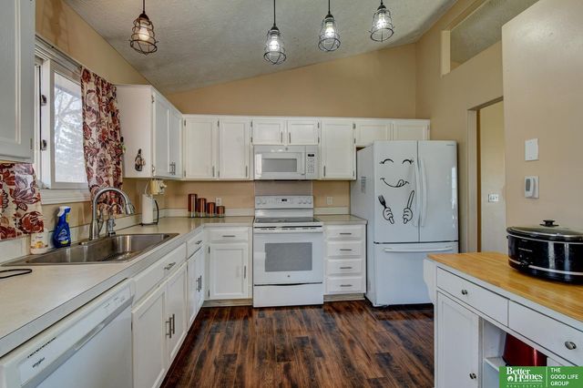 8849 N 81 Avenue, Omaha, NE 68122