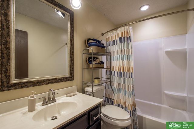 8849 N 81 Avenue, Omaha, NE 68122