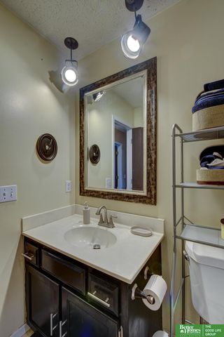 8849 N 81 Avenue, Omaha, NE 68122