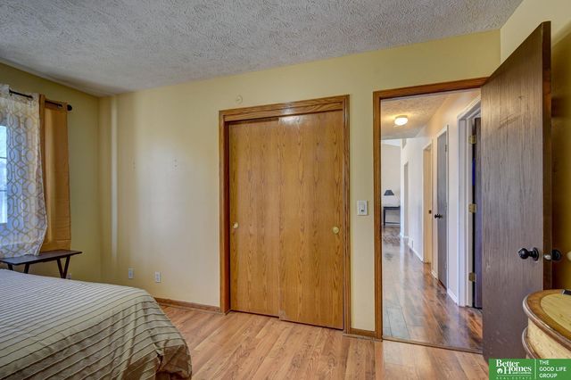 8849 N 81 Avenue, Omaha, NE 68122