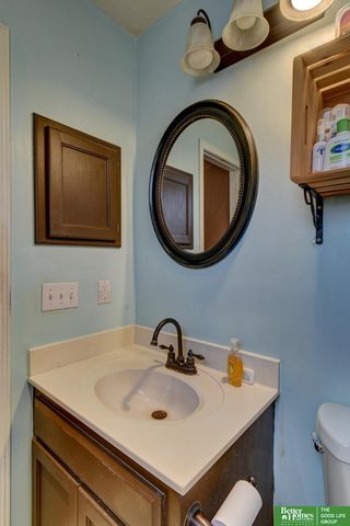 8849 N 81 Avenue, Omaha, NE 68122