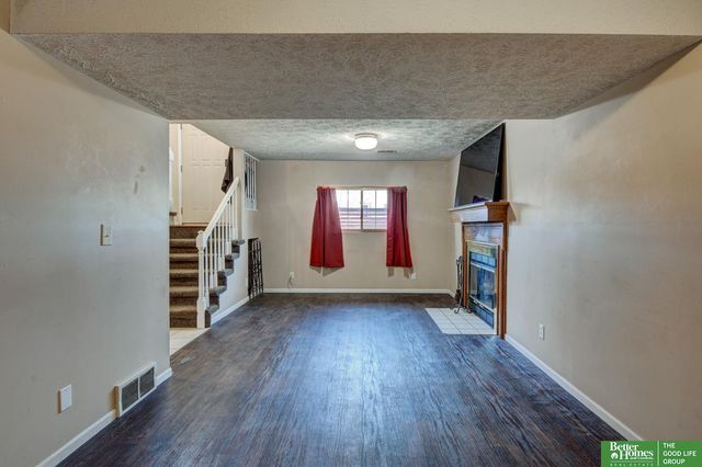 8849 N 81 Avenue, Omaha, NE 68122