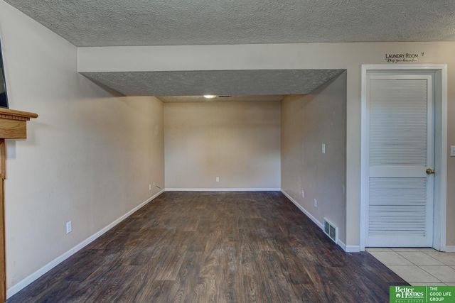 8849 N 81 Avenue, Omaha, NE 68122