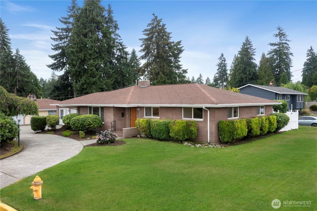 1104 Paradise Parkway, Fircrest, WA 98466