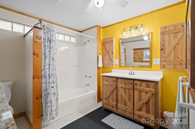 315 21st Street SW, Hickory, NC 28602