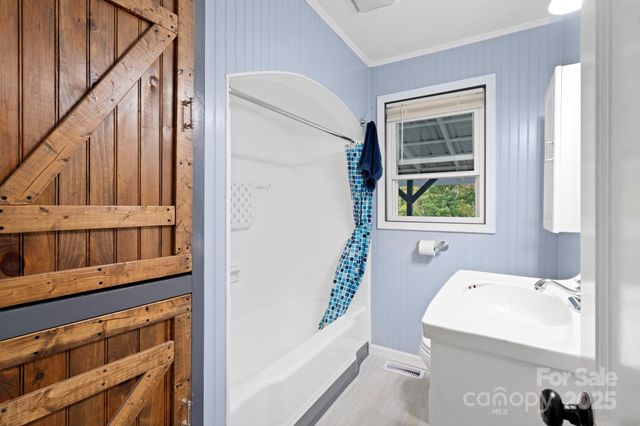 315 21st Street SW, Hickory, NC 28602