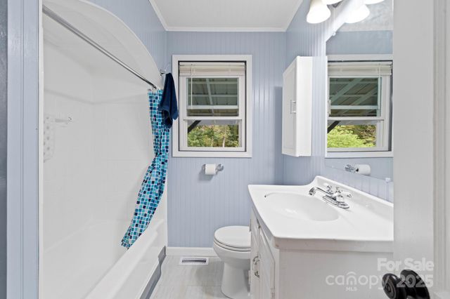 315 21st Street SW, Hickory, NC 28602