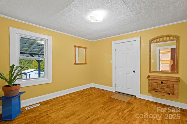 315 21st Street SW, Hickory, NC 28602