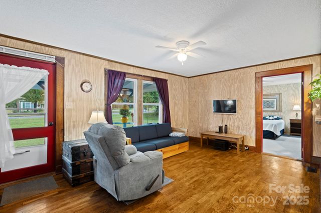 315 21st Street SW, Hickory, NC 28602