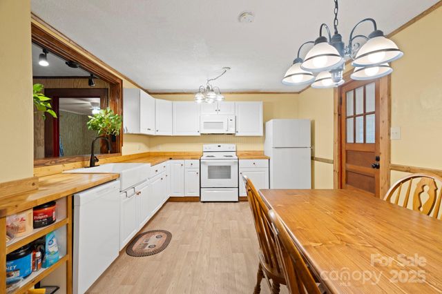 315 21st Street SW, Hickory, NC 28602