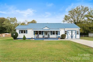 315 21st Street SW, Hickory, NC 28602