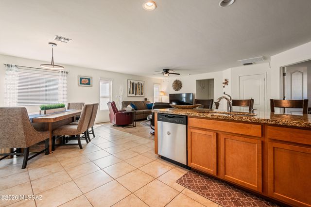 1345 W Vuelta Del Yunque, Sahuarita, AZ 85629