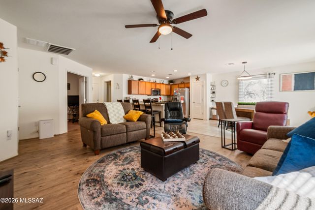 1345 W Vuelta Del Yunque, Sahuarita, AZ 85629