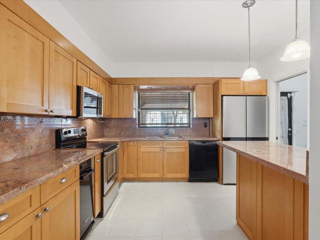 8886 SW 62nd Ter 8-A, Miami, FL 33173