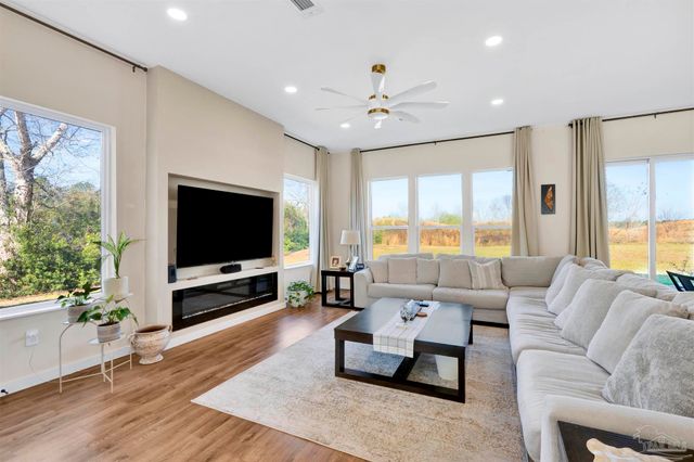 5800 Moors Oaks Dr, Milton, FL 32583