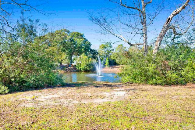 5800 Moors Oaks Dr, Milton, FL 32583