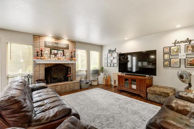 9220 Cupertino Dr, Elk Grove, CA 95624