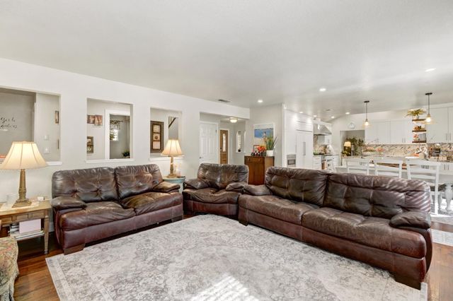 9220 Cupertino Dr, Elk Grove, CA 95624