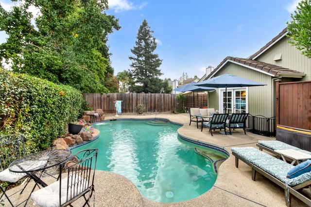 9220 Cupertino Dr, Elk Grove, CA 95624