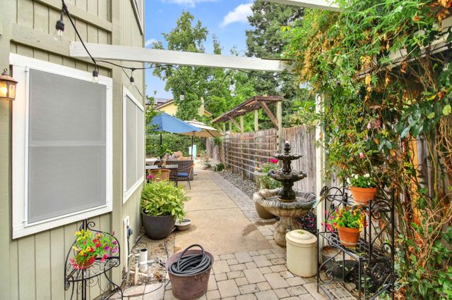 9220 Cupertino Dr, Elk Grove, CA 95624