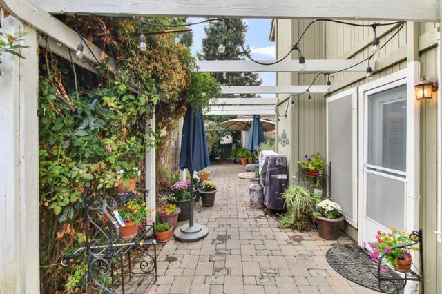 9220 Cupertino Dr, Elk Grove, CA 95624