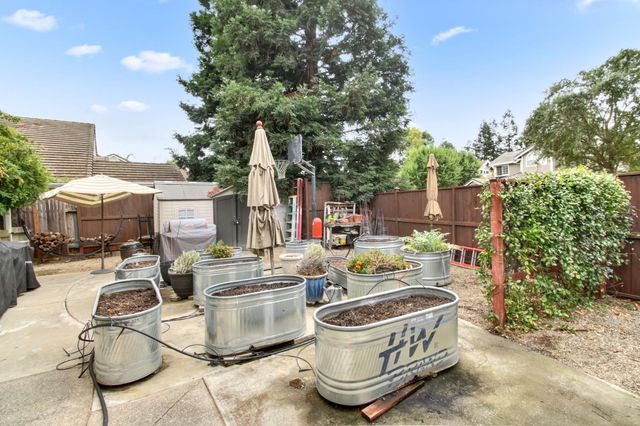 9220 Cupertino Dr, Elk Grove, CA 95624