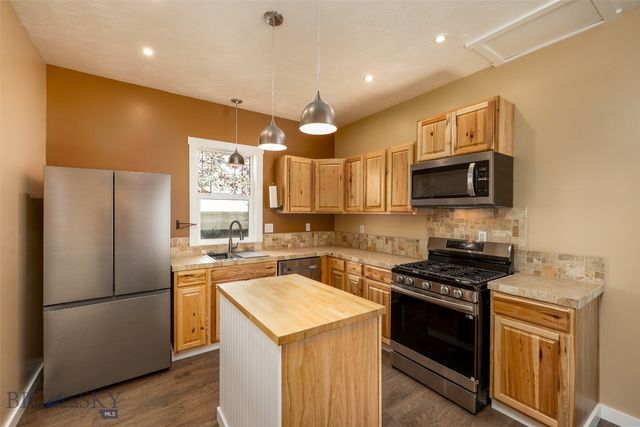 421 N C Street, Livingston, MT 59047