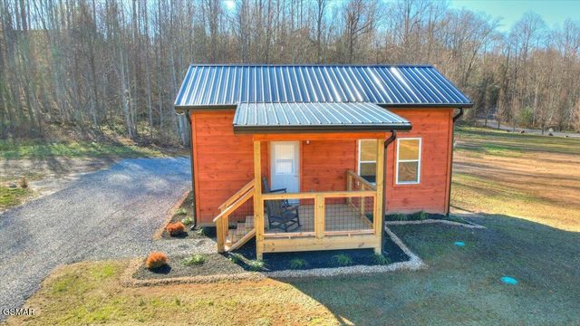 191 Highway 32, Cosby, TN 37722