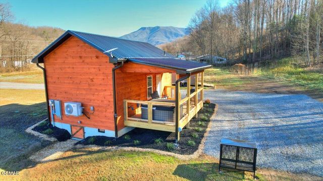 191 Highway 32, Cosby, TN 37722