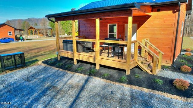 191 Highway 32, Cosby, TN 37722