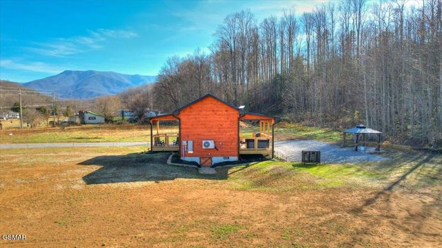 191 Highway 32, Cosby, TN 37722