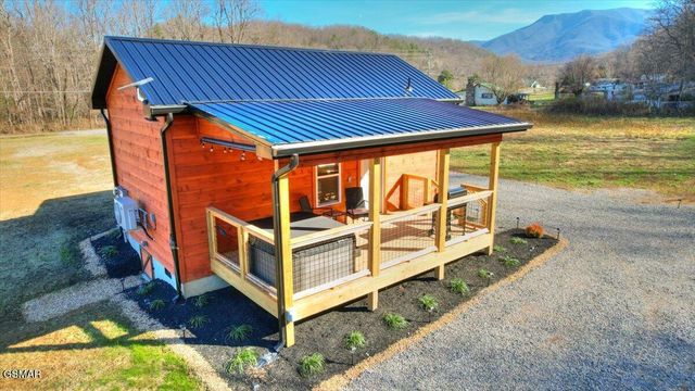 191 Highway 32, Cosby, TN 37722