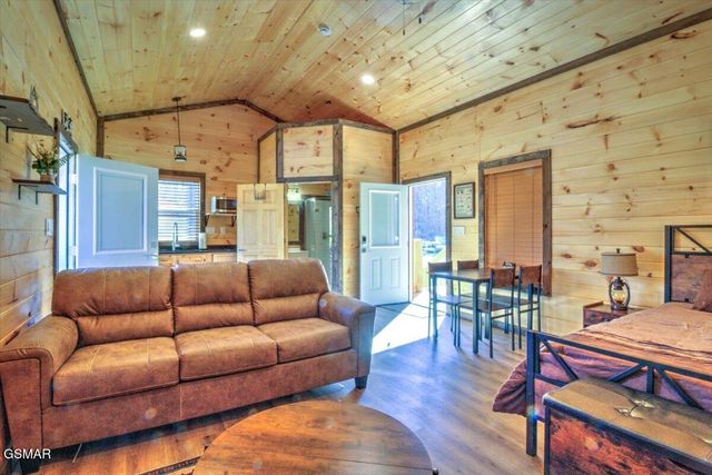 191 Highway 32, Cosby, TN 37722