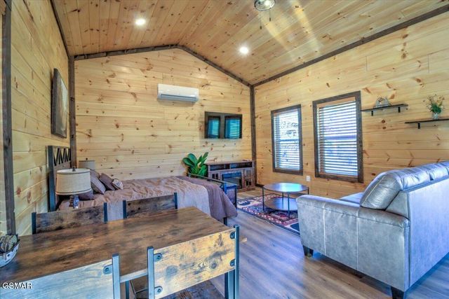 191 Highway 32, Cosby, TN 37722