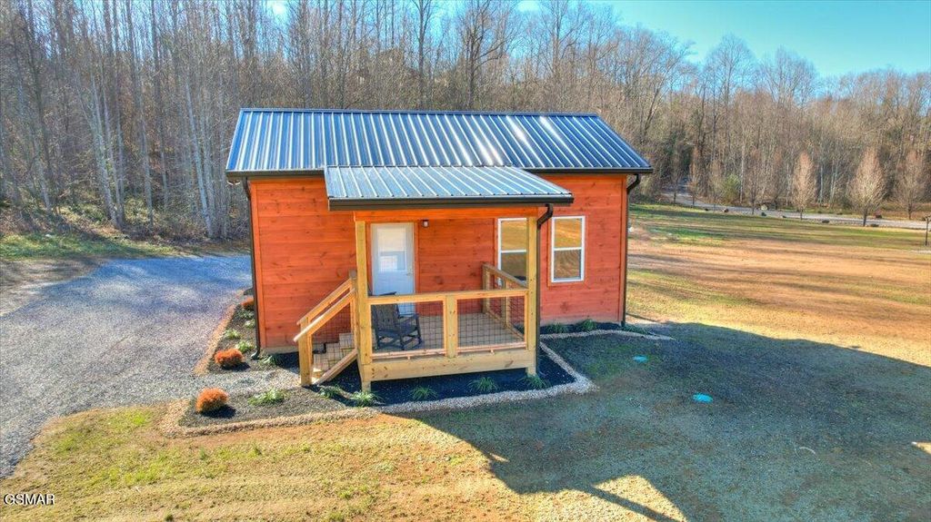 191 Highway 32, Cosby, TN 37722