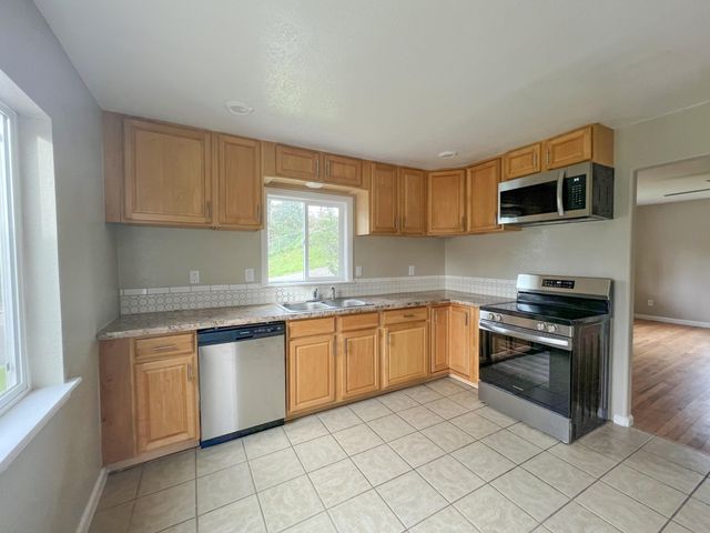 3914 Red Bluff Street, Shasta Lake, CA 96019