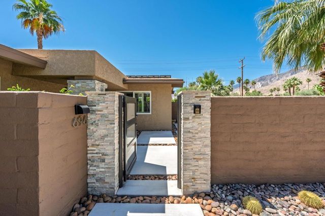 696 S Warm Sands Drive, Palm Springs, CA 92264