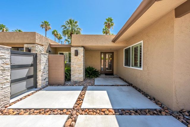 696 S Warm Sands Drive, Palm Springs, CA 92264