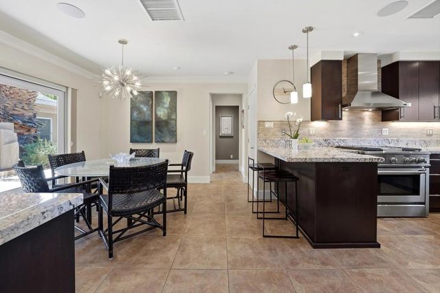 696 S Warm Sands Drive, Palm Springs, CA 92264