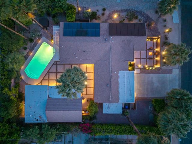 696 S Warm Sands Drive, Palm Springs, CA 92264