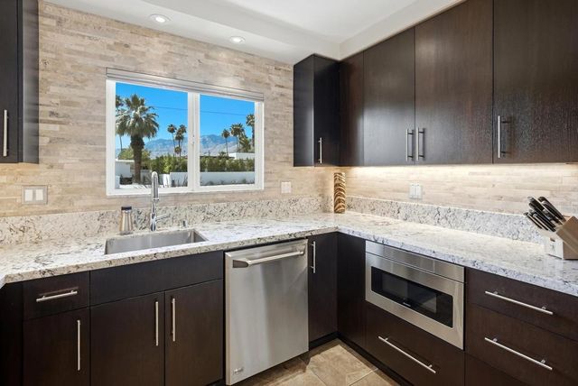 696 S Warm Sands Drive, Palm Springs, CA 92264