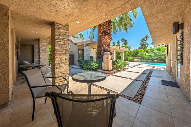 696 S Warm Sands Drive, Palm Springs, CA 92264