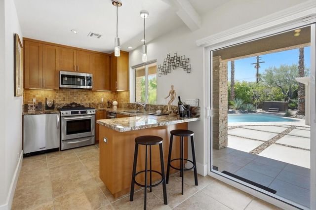 696 S Warm Sands Drive, Palm Springs, CA 92264
