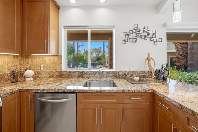 696 S Warm Sands Drive, Palm Springs, CA 92264