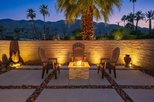696 S Warm Sands Drive, Palm Springs, CA 92264