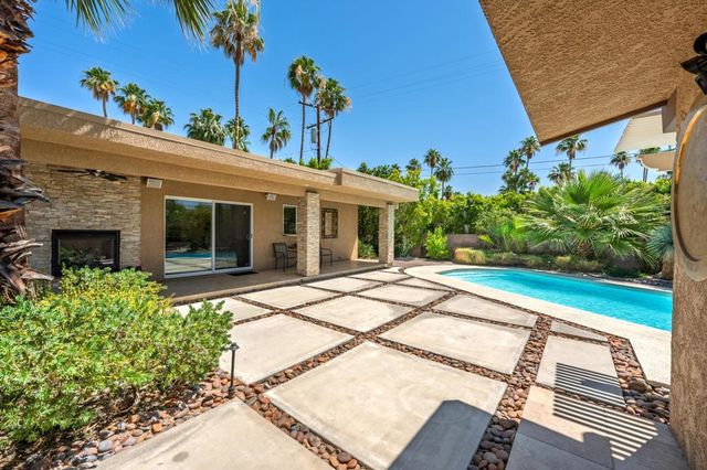 696 S Warm Sands Drive, Palm Springs, CA 92264