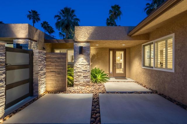696 S Warm Sands Drive, Palm Springs, CA 92264