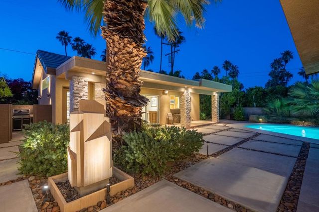 696 S Warm Sands Drive, Palm Springs, CA 92264